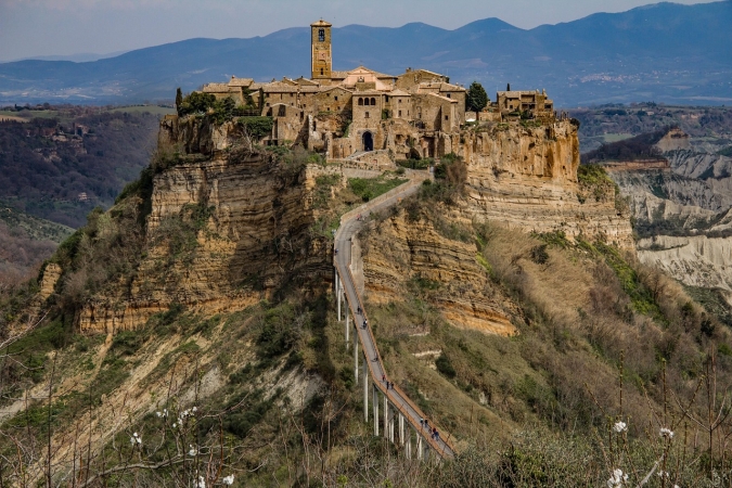 CIVITA di BAGNOREGIO, VITERBO e CASCATE delle MARMORE Tour in bus