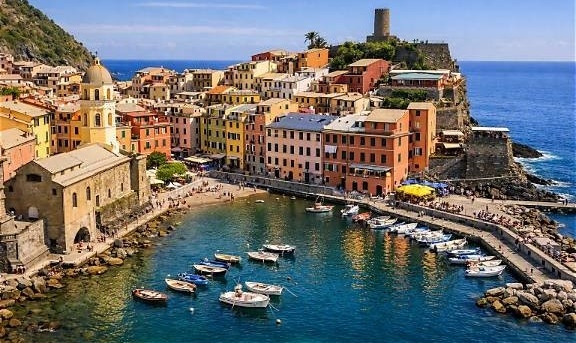 CAPODANNO TRA LIGURIA & TOSCANA: Lerici, Sarzana, Pisa, Lucca, Cinque Terre, Camogli e Recco Tour in bus